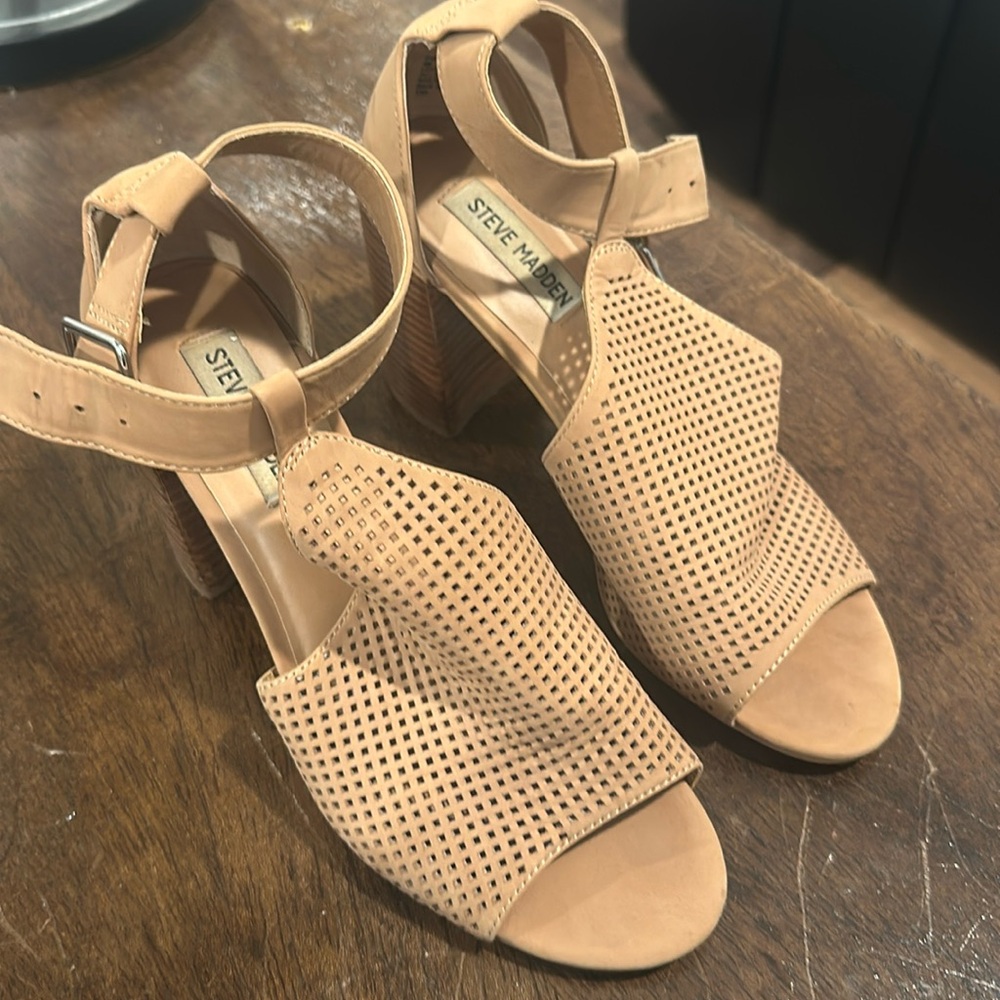 Steve Madden nude heels!